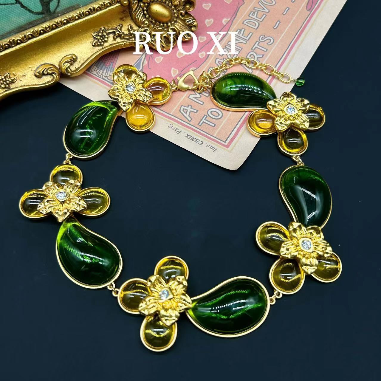 vintage medieval French gold-plated flower emerald purple Stud earrings glass heavy exaggerated necklace Clip on earrings Green Choker