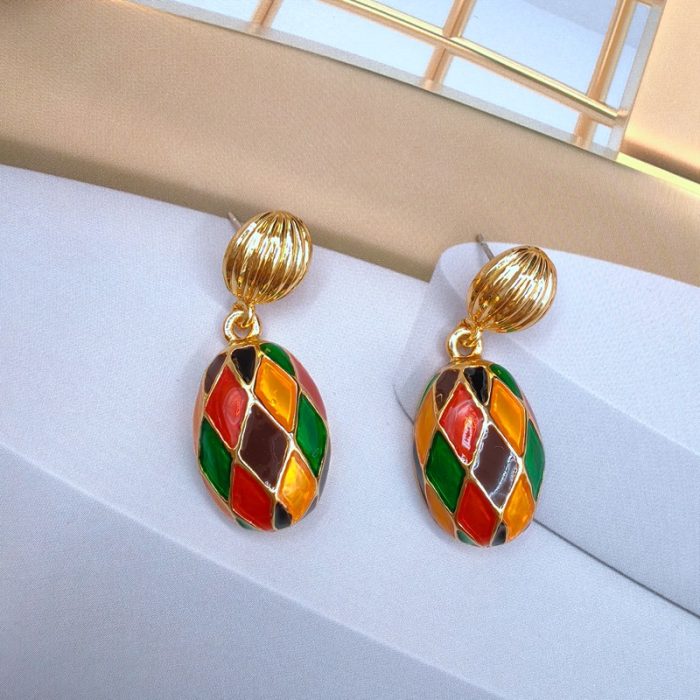 Oval dangle earrings