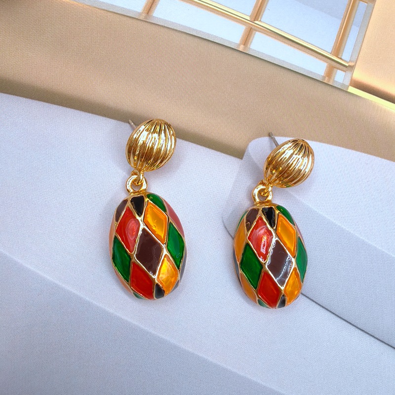Oval dangle earrings