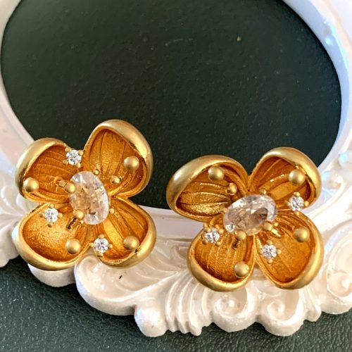 flower stud earrings​
