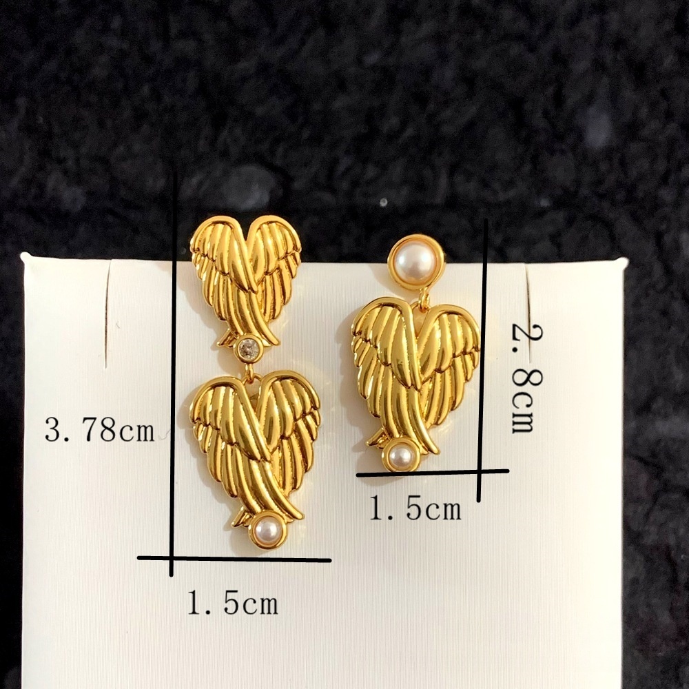 gold heart earring