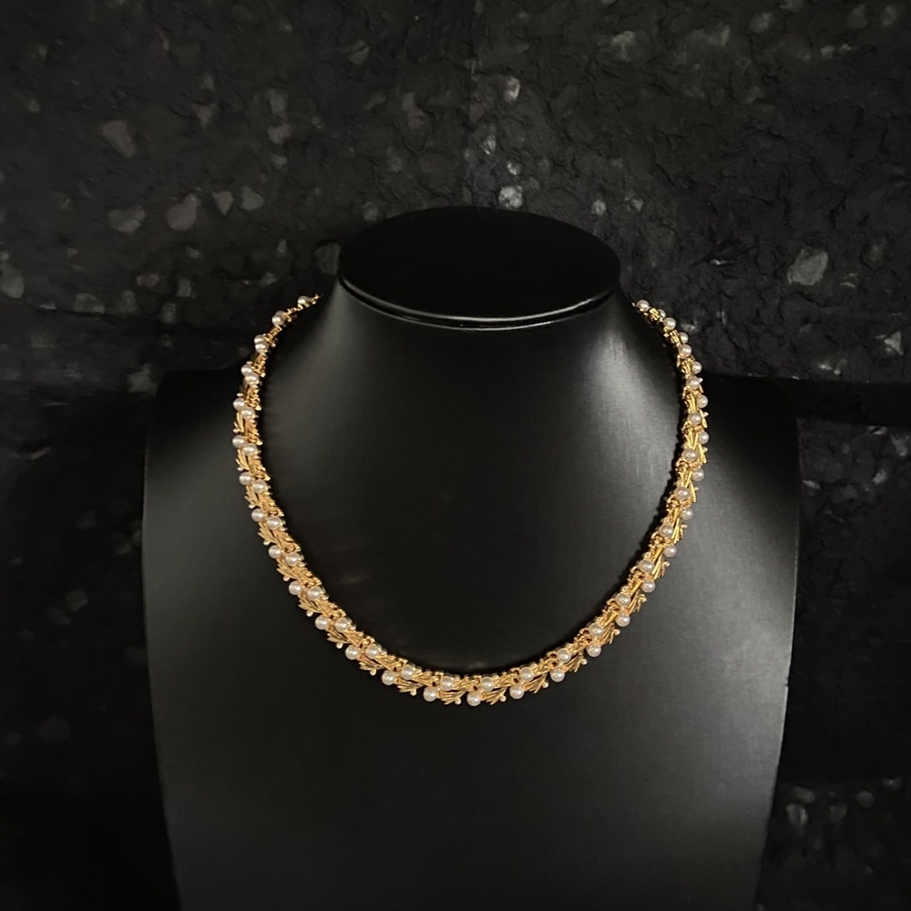 pearl necklace