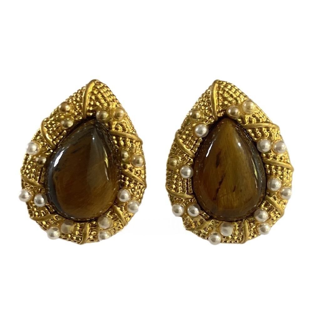 yellow gold stud earrings