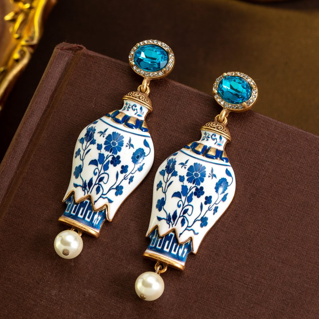 Vintage Blue White Porcelain Vase Enamel Pearl Dangle Earrings Gold Tone