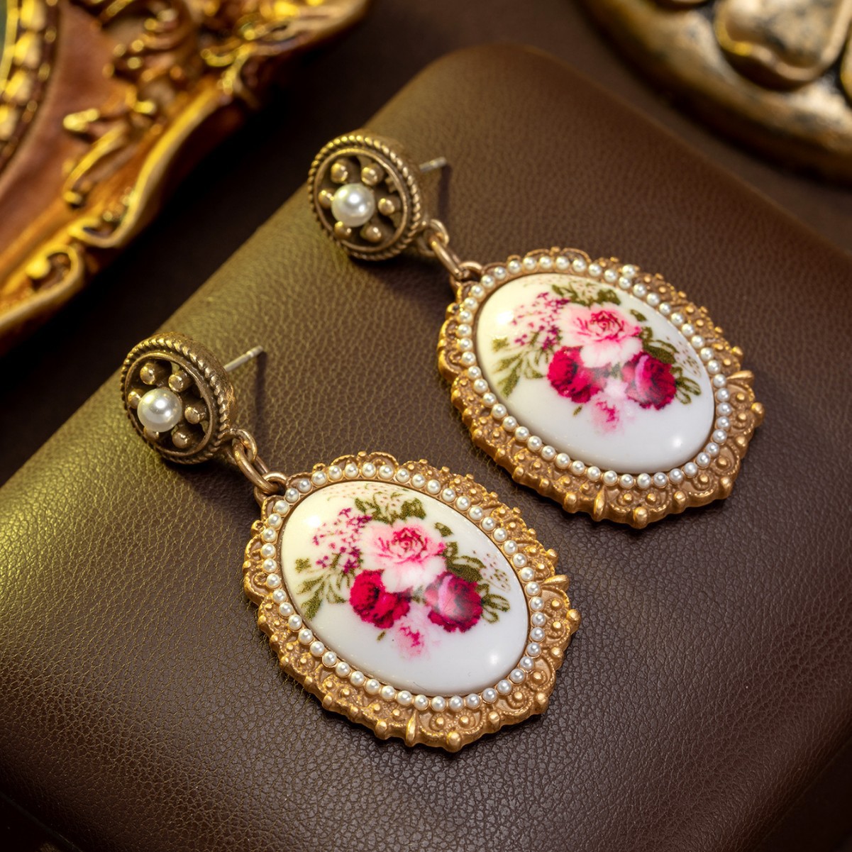 Retro Rose Print Oval Cameo‑Style Faux Pearl Antique Gold Matching Set