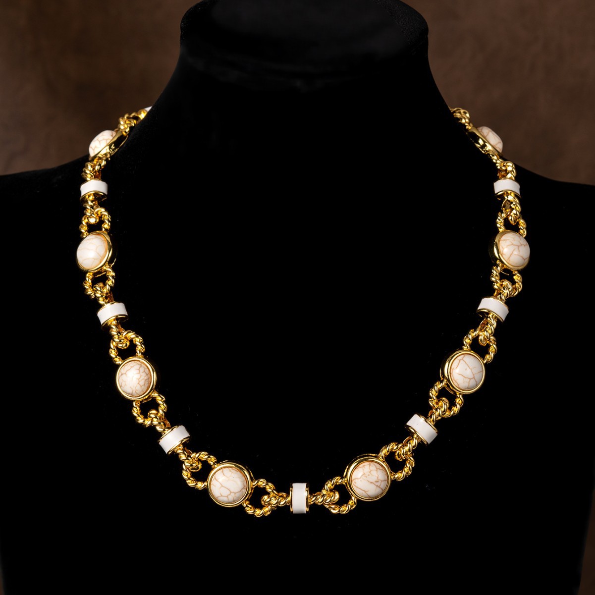 Retro Antique‑Gold Link Necklace White Cracked Stone Statement