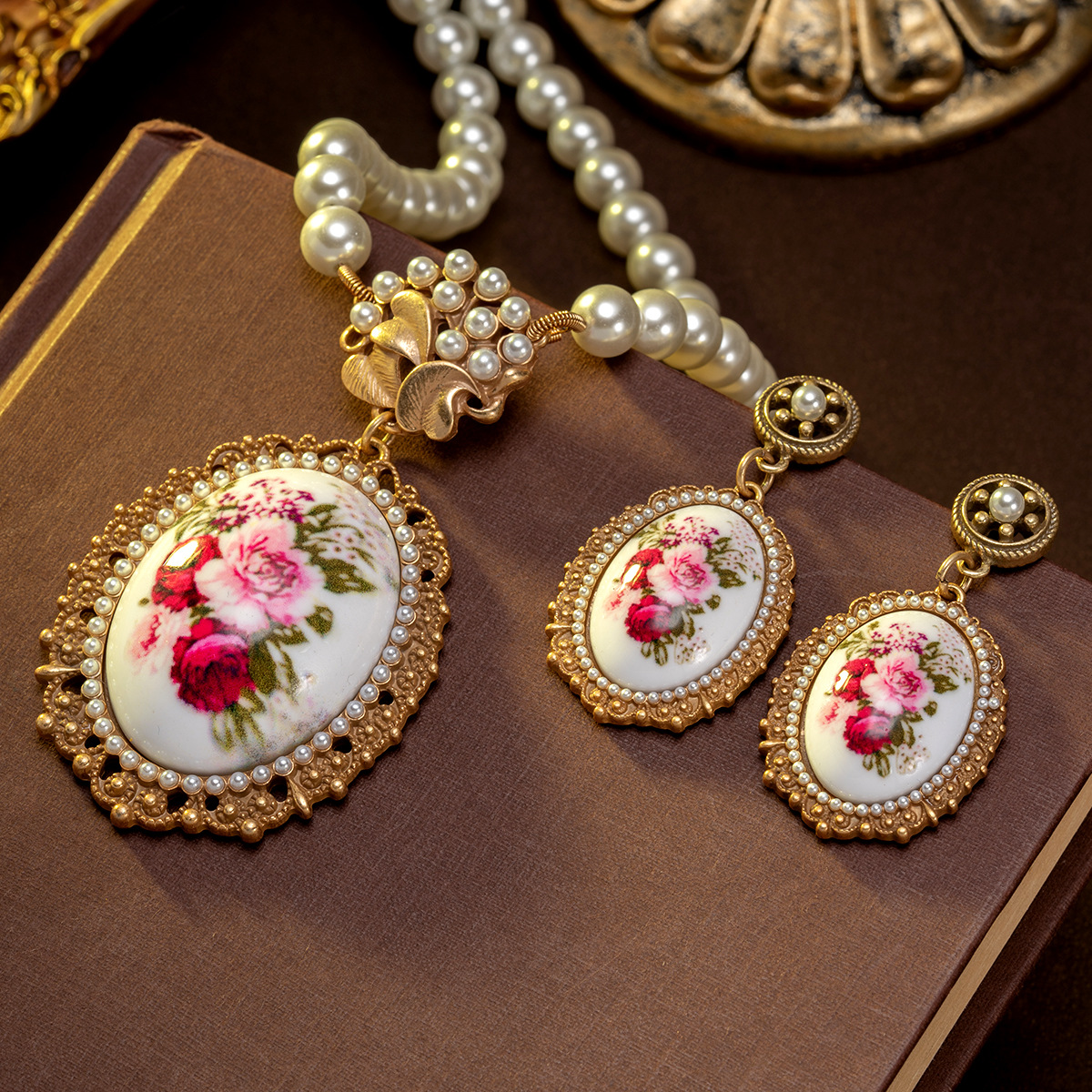 Retro Rose Print Oval Cameo‑Style Faux Pearl Antique Gold Matching Set